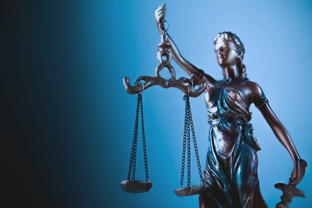 Statue of justice holding scales, representing execution of recovery proceedings
